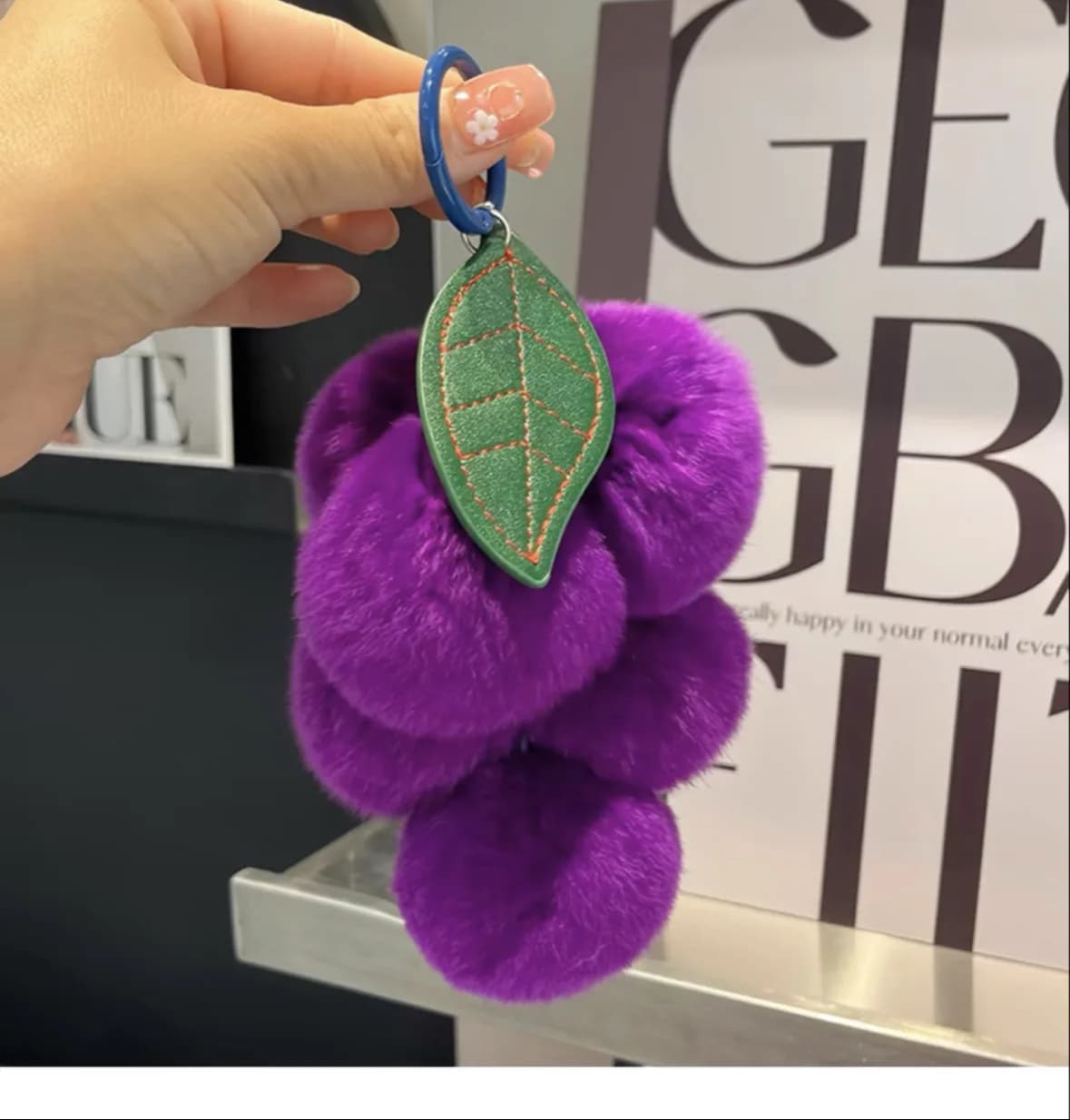 Clé douce et moelleuse violette pour hommes et femmes, chaîne lapin en peluche, pendentif de raisin,