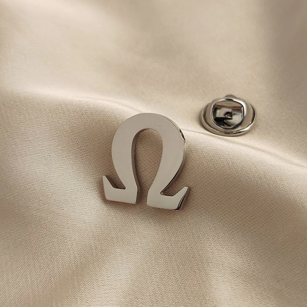 Broche pour hommes, symbole Ohm en acier inoxydable, accessoires de costume à la mode