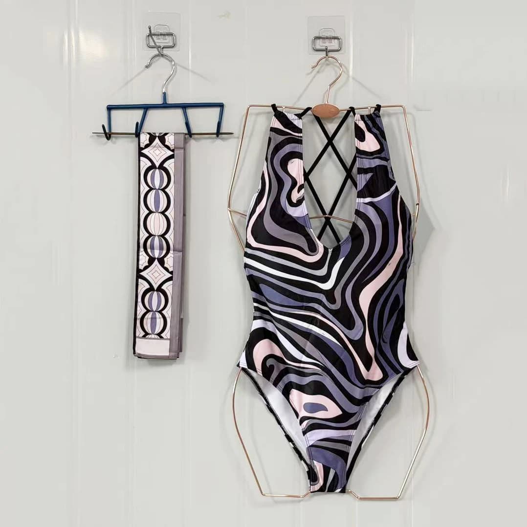 Maillot de bain une pièce de luxe pour femme, noir, avec foulard et logo signature de créateur, styl