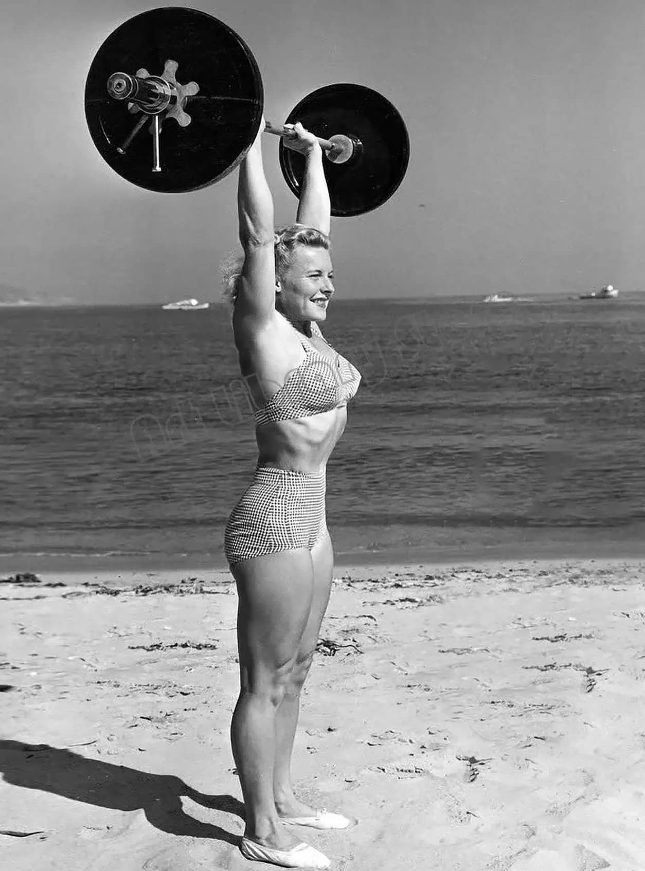 Affiche de musculation Vintage pour femme, poids de levage à la plage, surf, Fitness côtier, peintur