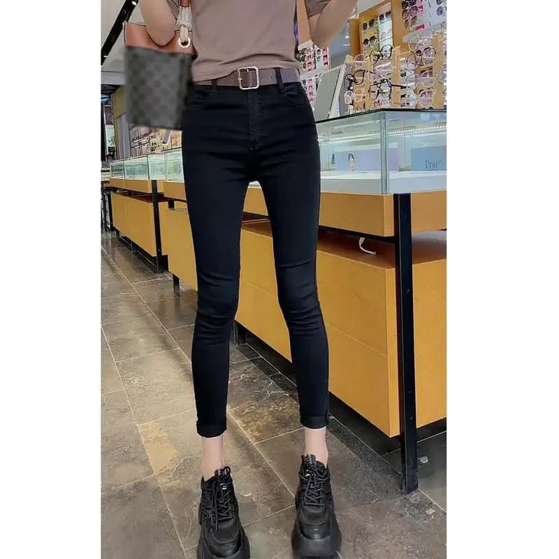 Jean blanc avec jambes de pantalon femmes 2025 printemps nouveau tempérament Version coréenne de tai