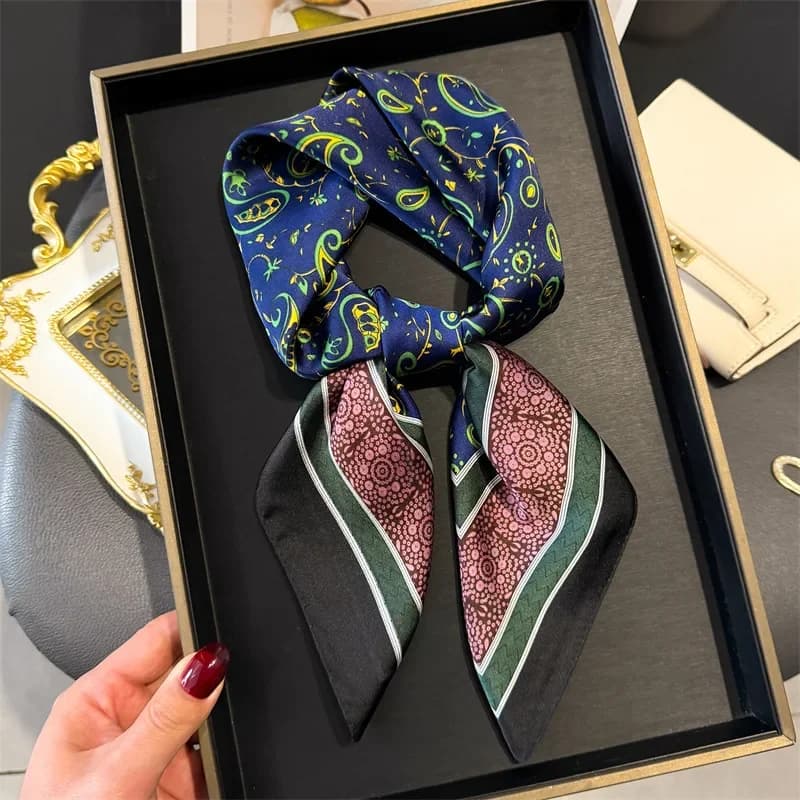Petit foulard carré rouge en soie pour femme, foulard imprimé lettres 70 cm, foulard carré à porter 