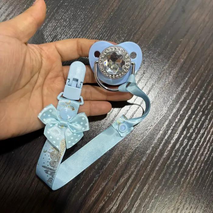 Sucette souple et flexible en forme de téton réel avec capuchon anti-poussière et attache anti-perte, apaisant doux pour bébé pour des siestes paisibles