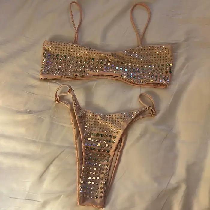Bikini de nage féminin deux pièces avec motif floral brillant, bandeau push up, ajustement parfait, styles de bas de maillot de bain avec nœud sur le bord, disponible en plusieurs couleurs