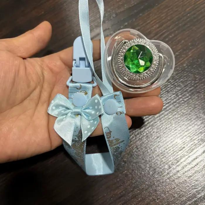 Sucette souple et flexible en forme de téton réel avec capuchon anti-poussière et attache anti-perte, apaisant doux pour bébé pour des siestes paisibles