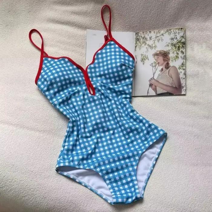 Maillot de bain à carreaux au design amincissant, avec bord festonné, dos nu et jupe, bleu, style conservateur, ensemble bikini.