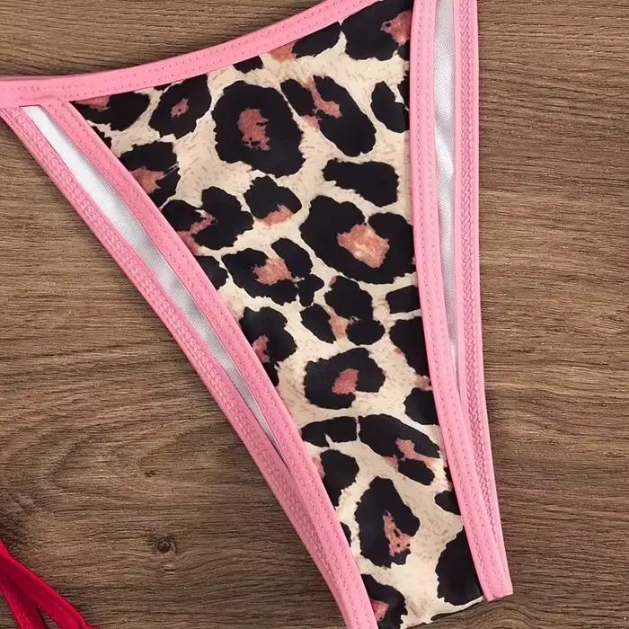 Ensemble de bikini triangle à imprimé léopard avec bordure contrastée