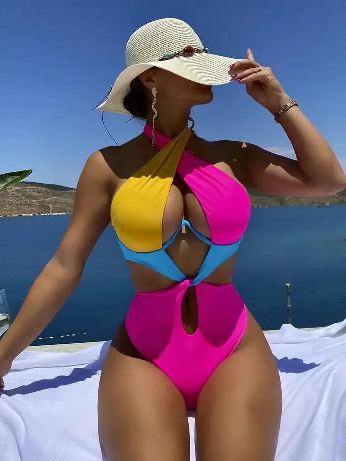 Maillot de bain une pièce sexy rose contrastant 2026 pour femme, style halter croisé avec armatures et découpes, idéal pour la plage et les vacances, coupe ajustée, maillot de bain bikini