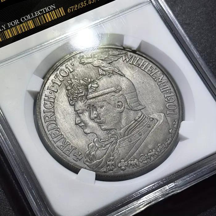 Boîte à double portrait allemande 1901 de prusse, avec une pièce antique/dorée, un insigne gravé avec un design d'aigle