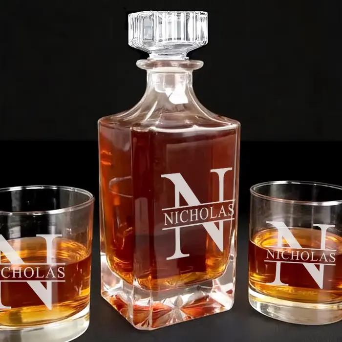 Bouteille de whisky personnalisée et verres à whisky, ensemble de carafe à whisky sur mesure, cadeau de retraite, cadeau de diplôme, cadeau pour les demoiselles d'honneur